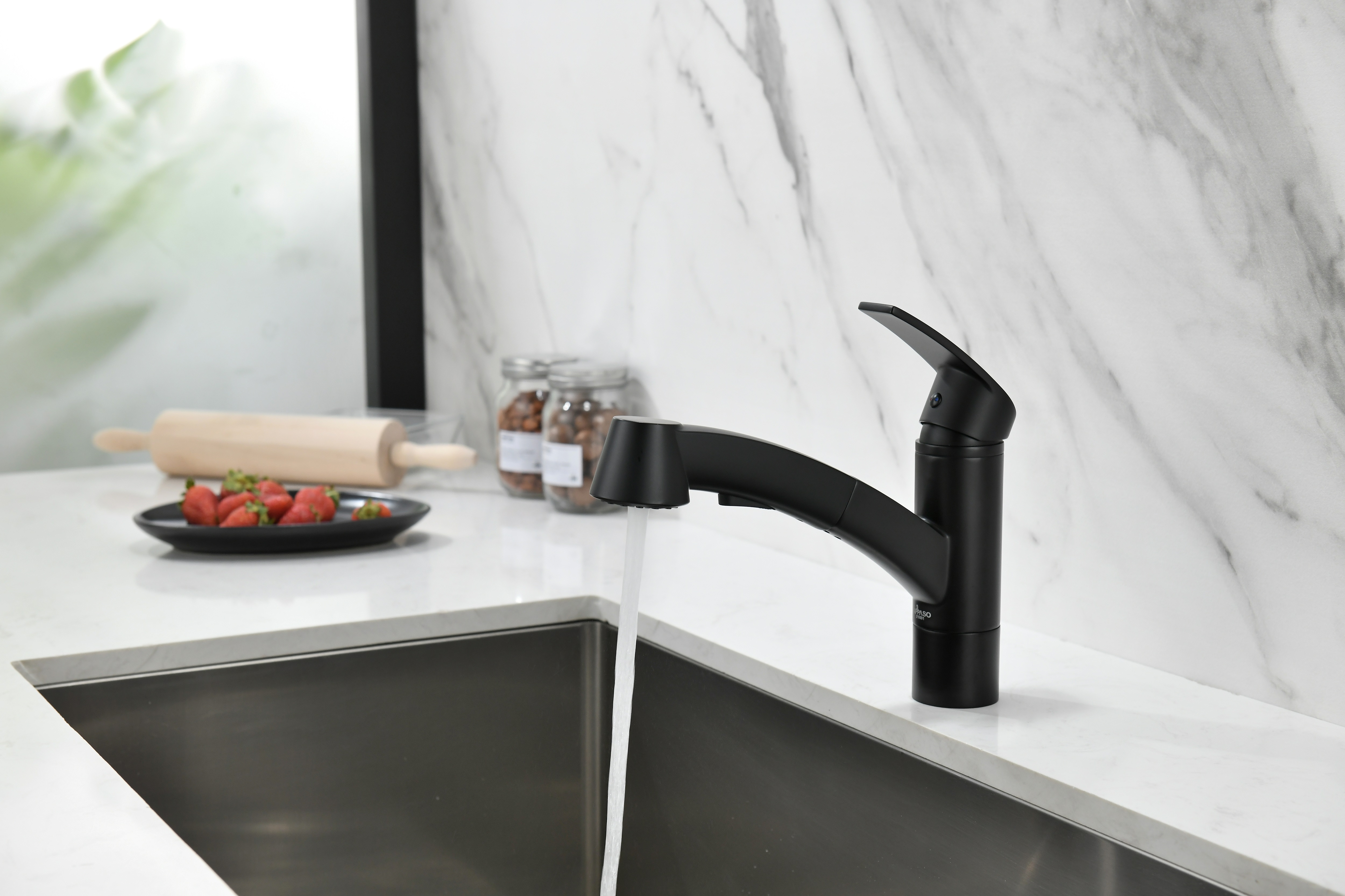 A elegância encontra a funcionalidade: o fascínio das torneiras de cozinha pretas